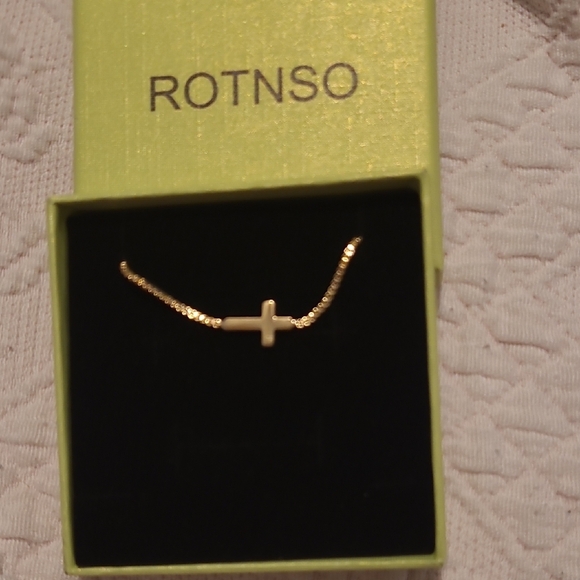 Minimalist Gold Cross Pendant Necklace - Picture 1 of 3